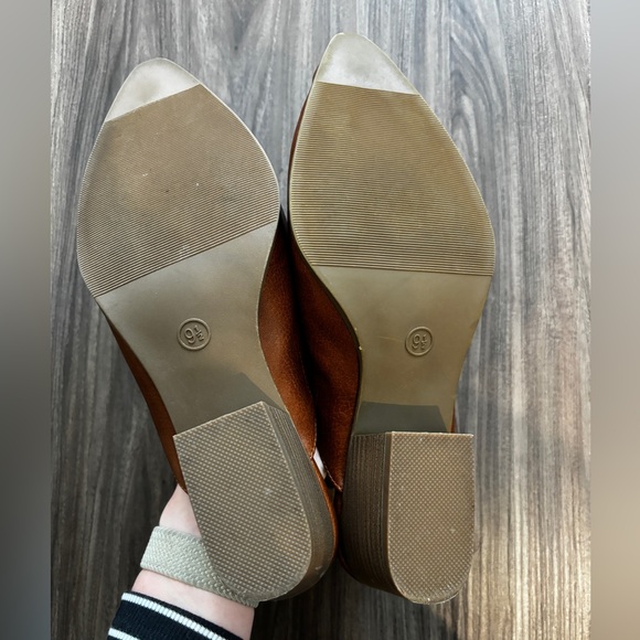 Universal Thread Heeled Mules - Picture 7 of 8